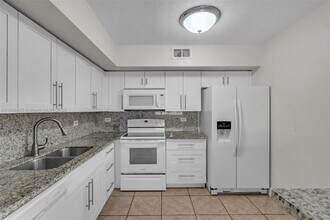 3680 N 56th Ave in Hollywood, FL - Building Photo - Building Photo