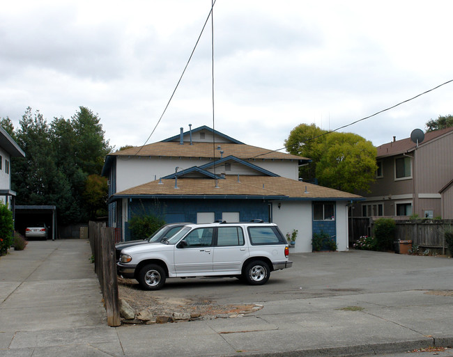 1132 3rd St in Novato, CA - Foto de edificio - Building Photo