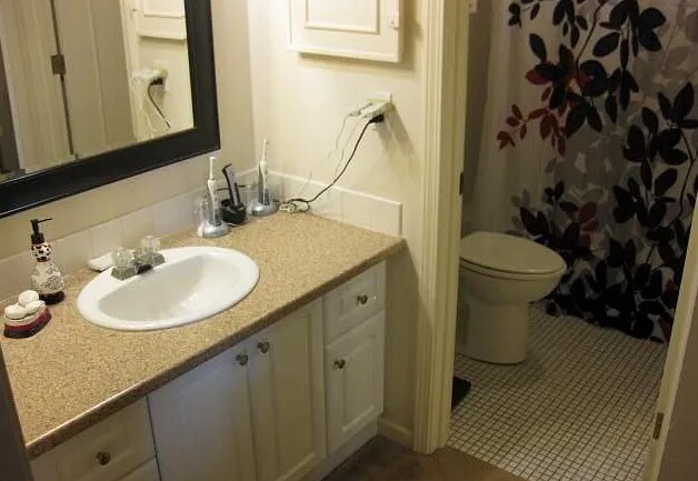 1006 Westbrooke Way, Unit 1 in Hopkins, MN - Building Photo - Building Photo