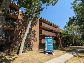 Crescent Heights Apartments in Calgary, AB - Building Photo - Building Photo