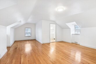 2920 Midvale Ave, Unit 111 in Philadelphia, PA - Foto de edificio - Building Photo