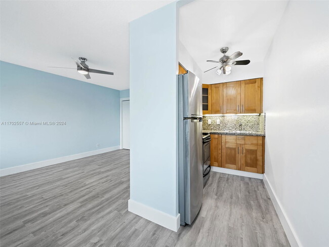 1816 E Oakland Park Blvd in Fort Lauderdale, FL - Building Photo - Building Photo
