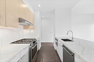 143 Old River Rd in Edgewater, NJ - Building Photo - Building Photo