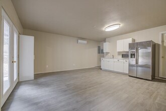 5303 Shady Oak Cir in Kingsland, TX - Foto de edificio - Building Photo