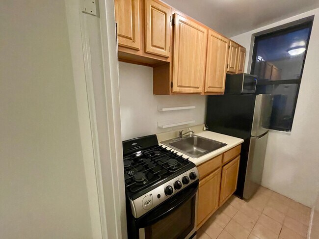 156 E 85th St in New York, NY - Building Photo - Building Photo