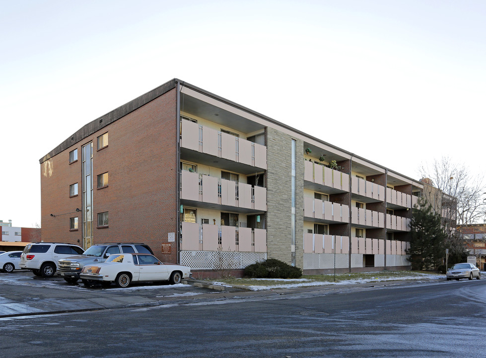 Camelot Apartments in Denver, CO - Building Photo