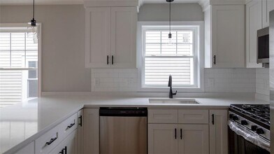 28 Grosvenor Ave in Providence, RI - Building Photo - Building Photo