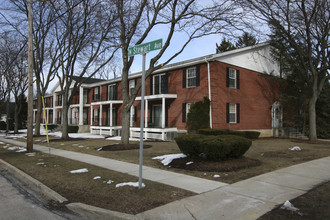 144 W Park Ave in Libertyville, IL - Building Photo - Building Photo