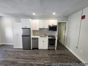 76 Franklin St, Unit 10 in Worcester, MA - Building Photo - Building Photo