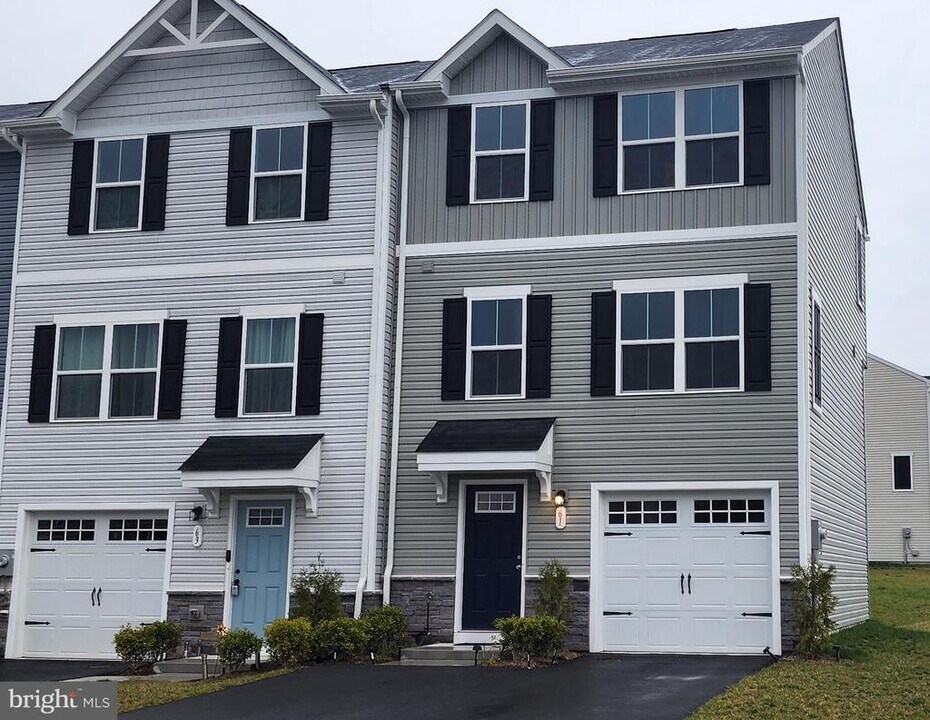 61 Bristoe Sta Rd in Taneytown, MD - Building Photo