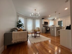 849 Cummins Hwy, Unit 1 in Boston, MA - Building Photo - Building Photo