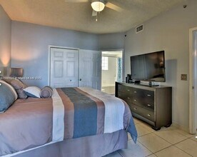 3135 NE 184th St in North Miami Beach, FL - Building Photo - Building Photo