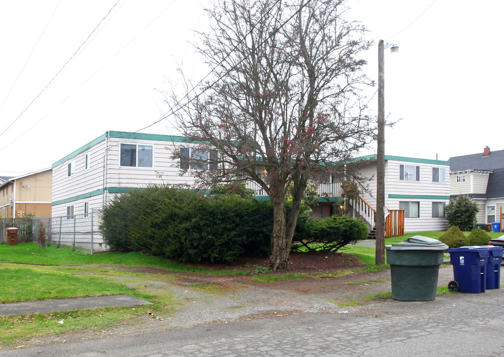 3318 S Chandler St in Tacoma, WA - Foto de edificio