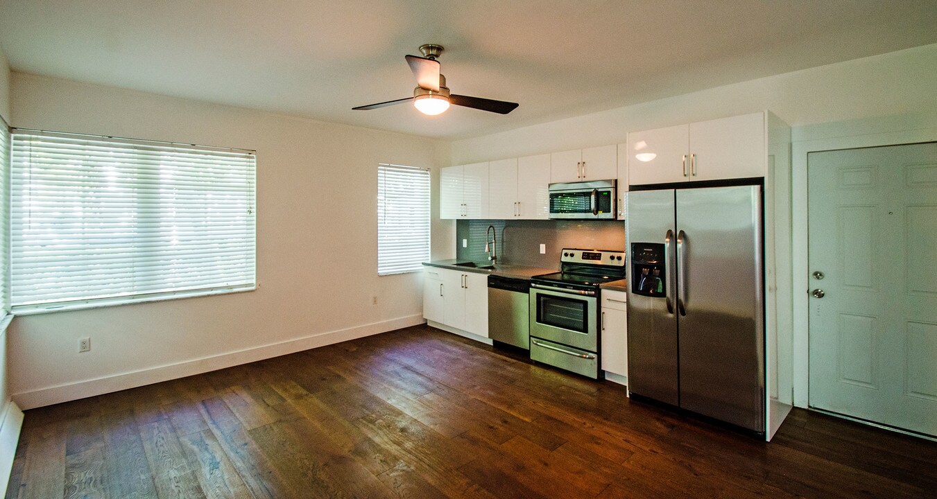 729 Meridian Ave in Miami Beach, FL - Building Photo