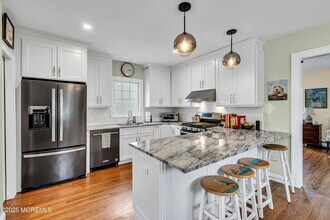 32 Holly St in Rumson, NJ - Building Photo - Building Photo
