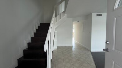 341 NW 109th Ave, Unit 10C in Miami, FL - Building Photo - Building Photo