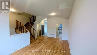 95 Paradox St in Vaughan, ON - Building Photo - Building Photo