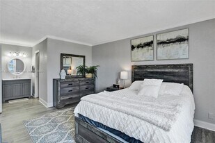 5100 Dupont Blvd in Fort Lauderdale, FL - Building Photo