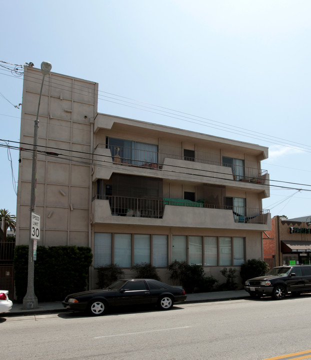 Park Penthouse in Long Beach, CA - Building Photo