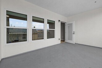 12714 S Figueroa St in Los Angeles, CA - Building Photo - Building Photo