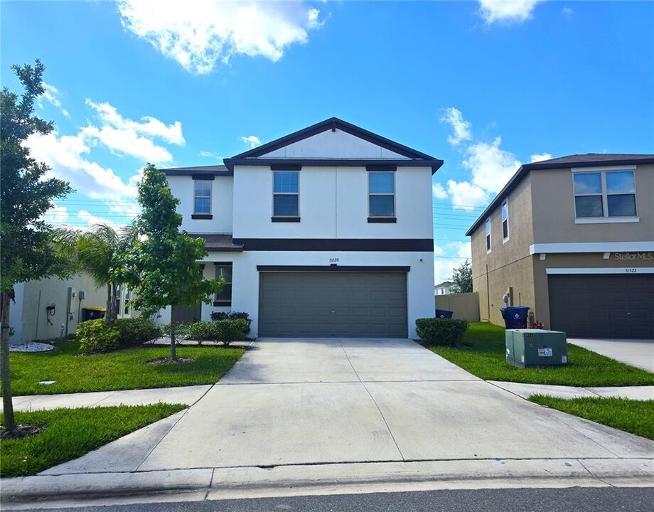 31528 Barrel Wave Way in Wesley Chapel, FL - Building Photo