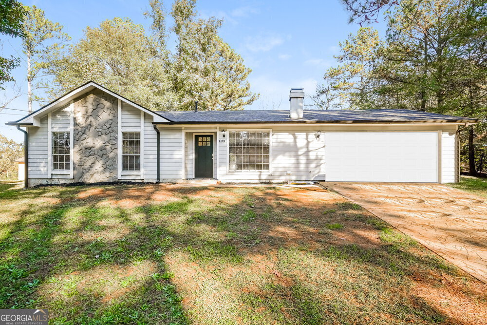 4060 Faron Ct in Ellenwood, GA - Foto de edificio