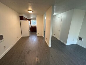 804814-814 SE Cochran Dr in Gresham, OR - Building Photo - Building Photo