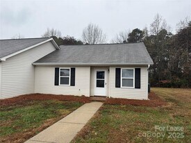 131 Pine Meadow Ln in Mooresville, NC - Building Photo