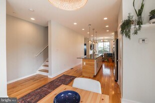 2029 E Huntingdon St in Philadelphia, PA - Building Photo