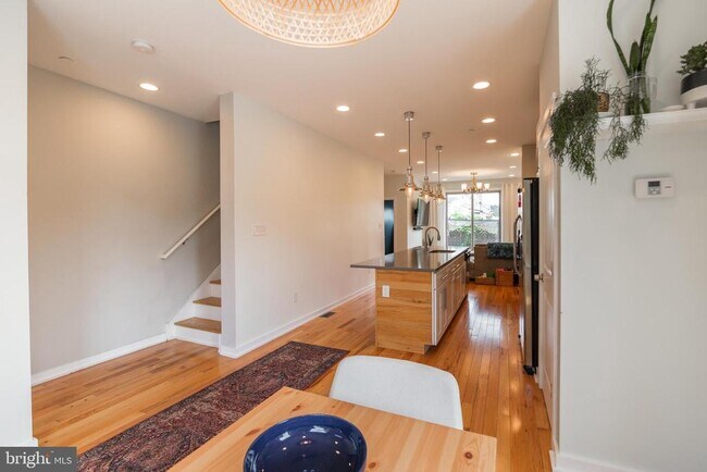 property at 2029 E Huntingdon St