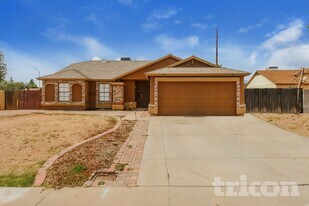 4947 E Greenway Cir in Mesa, AZ - Building Photo