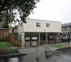 5255 Satsuma Ave Apartments