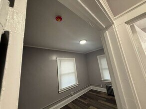 392 E 147th St, Unit 9 in Cleveland, OH - Foto de edificio - Building Photo