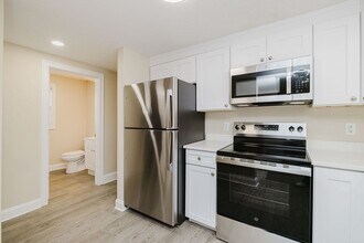 687 Washington St in Easton, MA - Building Photo - Building Photo