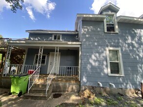 327 Summit Ave in Eau Claire, WI - Building Photo - Building Photo