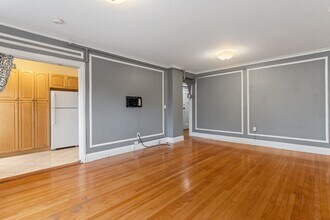 1450 Beacon St, Unit 201 in Brookline, MA - Building Photo - Building Photo