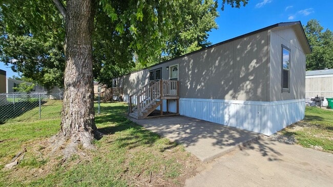 property at 2124 E Maywood St