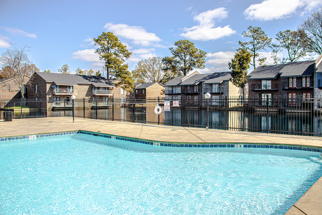 The Residences at Lakeview in Memphis, TN - Building Photo - Building Photo