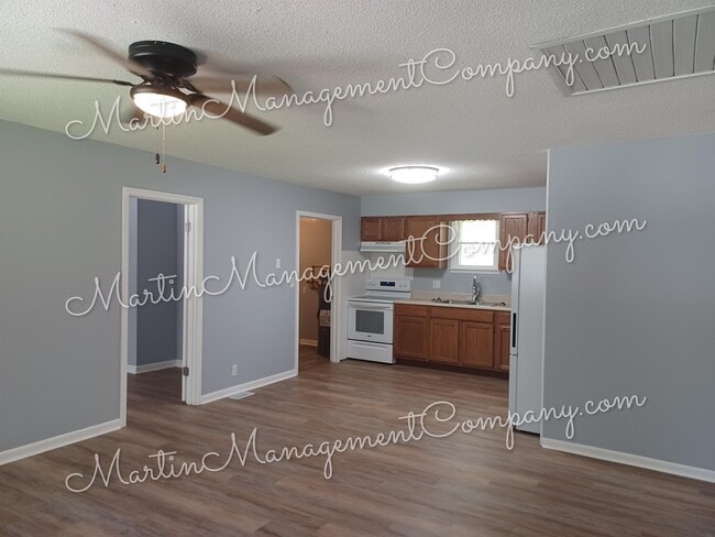 109 E Clay St in Smithton, MO - Building Photo - Building Photo