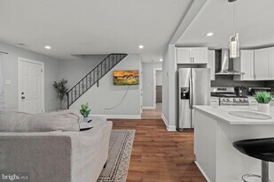 124 Pennypacker Dr in Willingboro, NJ - Building Photo