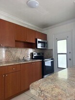 890 NW 45th Ave in Miami, FL - Building Photo