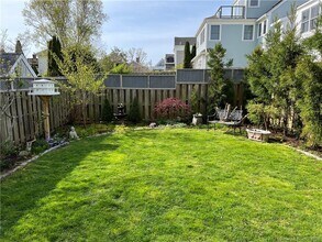 15 Trumbull St in Stonington, CT - Building Photo - Building Photo