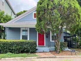 821 E de Leon St in Pensacola, FL - Building Photo