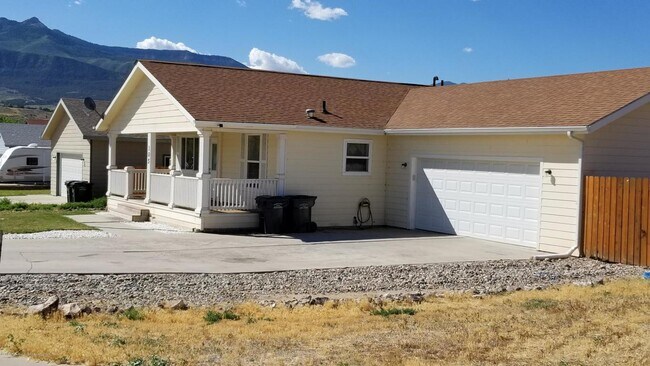 105 Creek St in Parachute, CO - Building Photo - Building Photo
