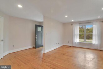 8229 Jumpers Hole Rd in Severna Park, MD - Building Photo - Building Photo