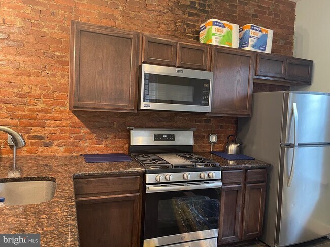 2253 N Sydenham St photo'