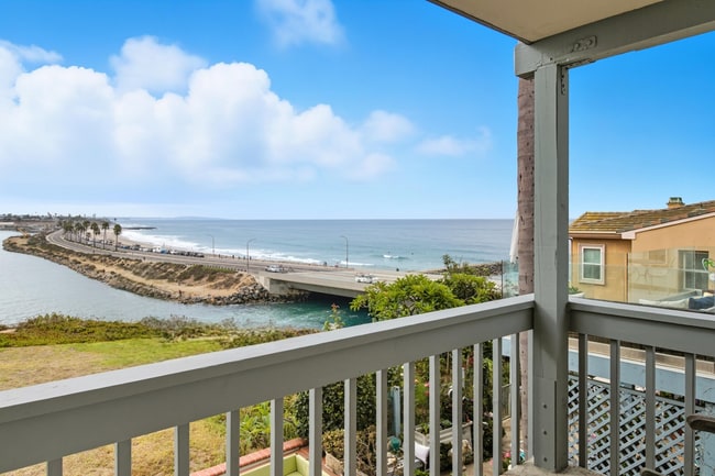 145 Chinquapin Ave in Carlsbad, CA - Building Photo - Building Photo