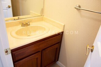 330 Gonzalez St in Tracy, CA - Building Photo - Building Photo