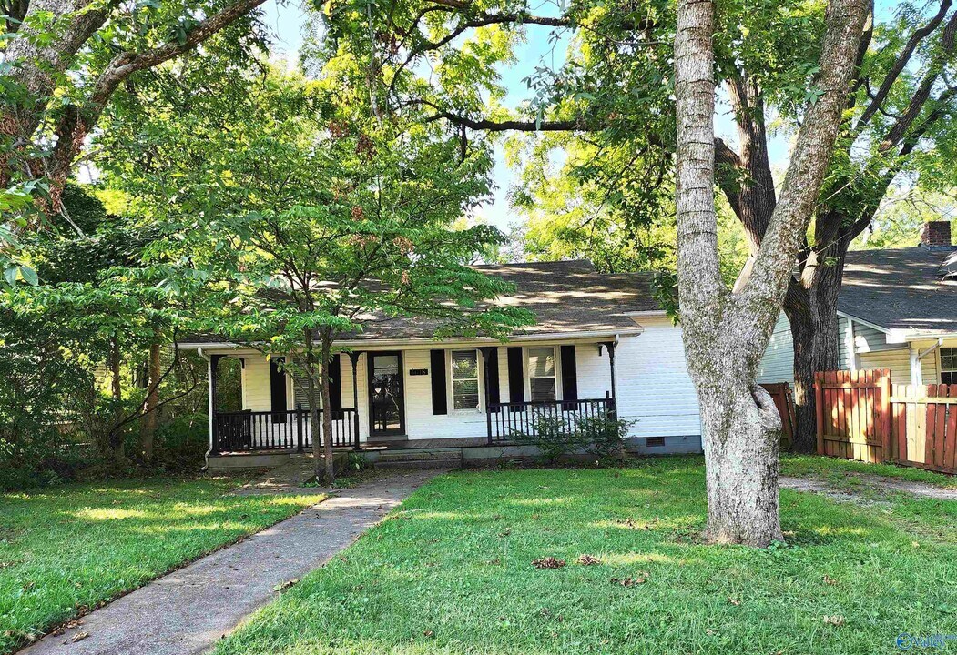 1618 Beirne Ave NE in Huntsville, AL - Building Photo