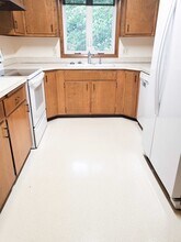 4872 Elmwood St in Norton Shores, MI - Building Photo - Building Photo